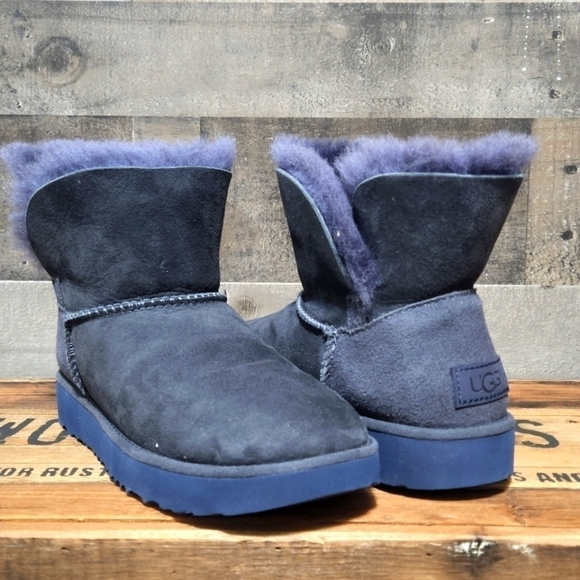 New UGG Classic Cuff Short Boot | Size 5.5 W - Picture 1 of 10